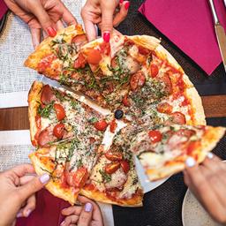 Una Pizza + Wine logo